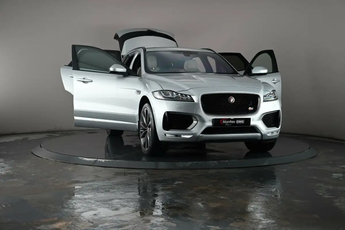 2016-jaguar-f-pace-30td-1st-edition-big-33