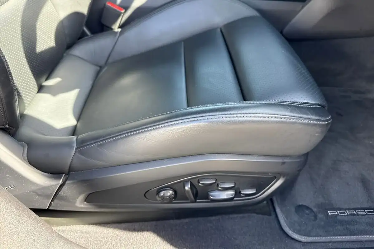 2020-porsche-taycan-e-turbo-big-35