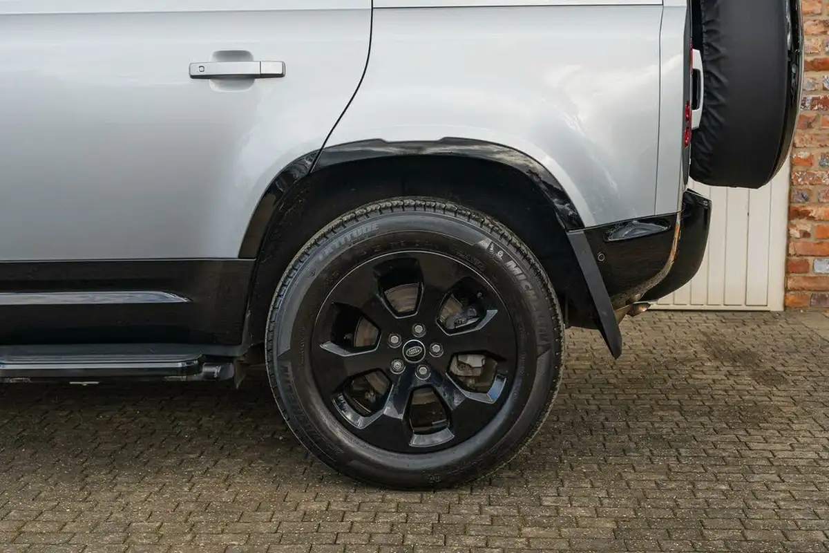 2021-land-rover-110-defender-30-d250-xs-edition-big-12