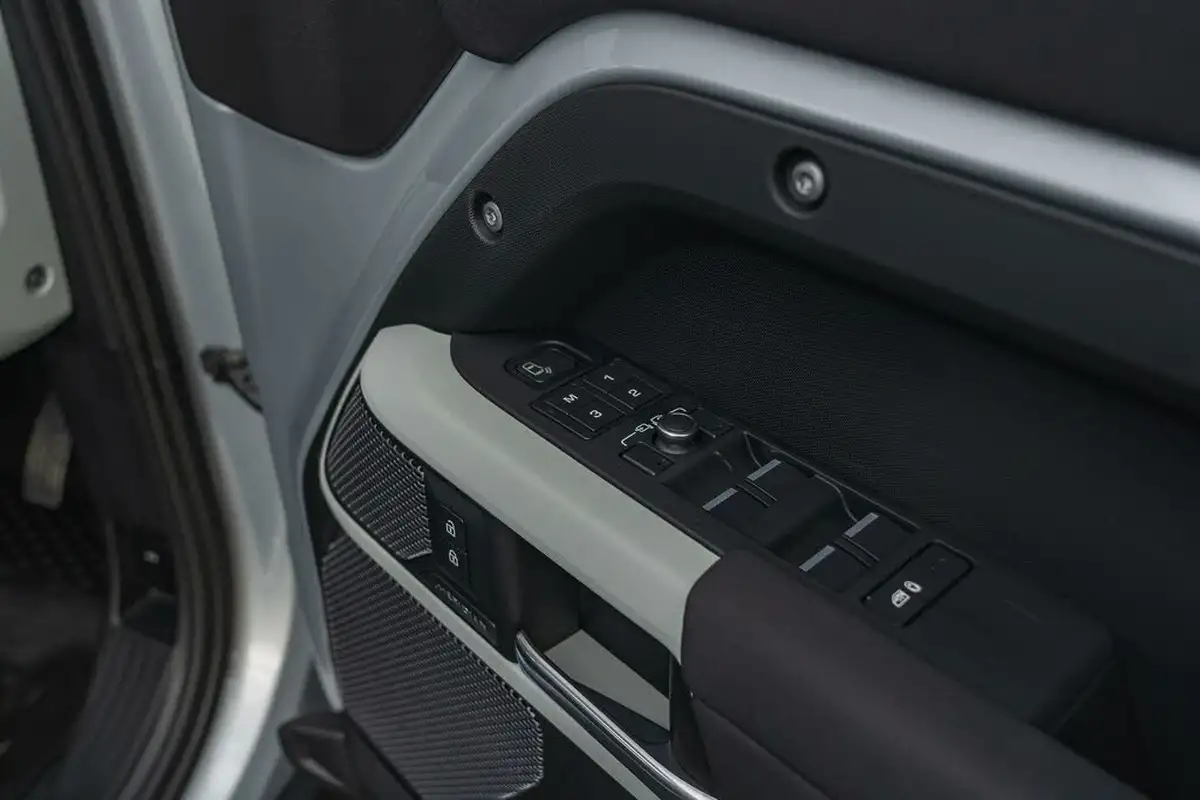 2021-land-rover-110-defender-30-d250-xs-edition-big-40
