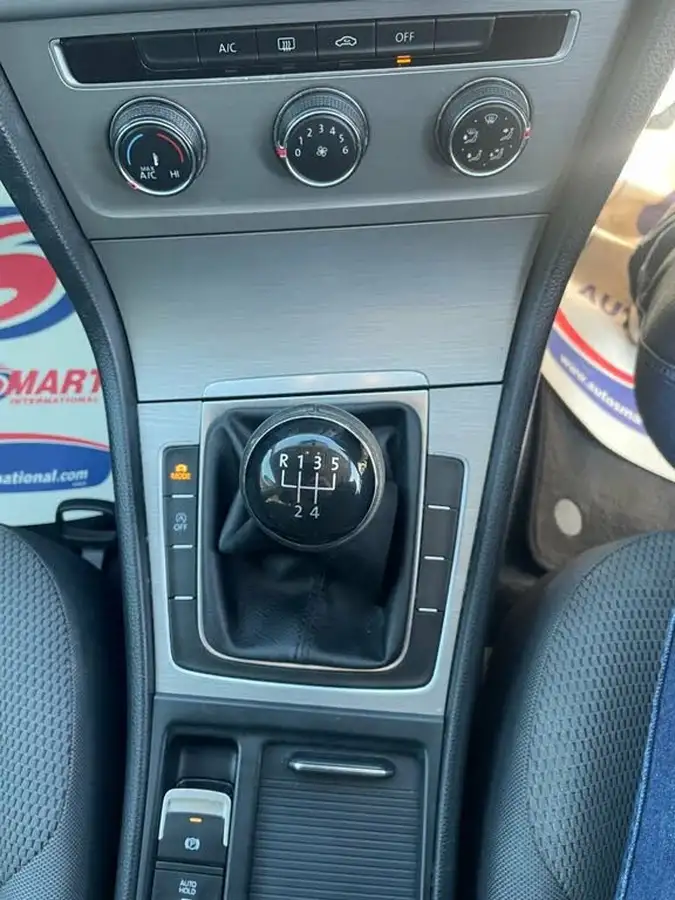 2014-volkswagen-golf-16tdi-se-ss-hatchback-5d-big-8