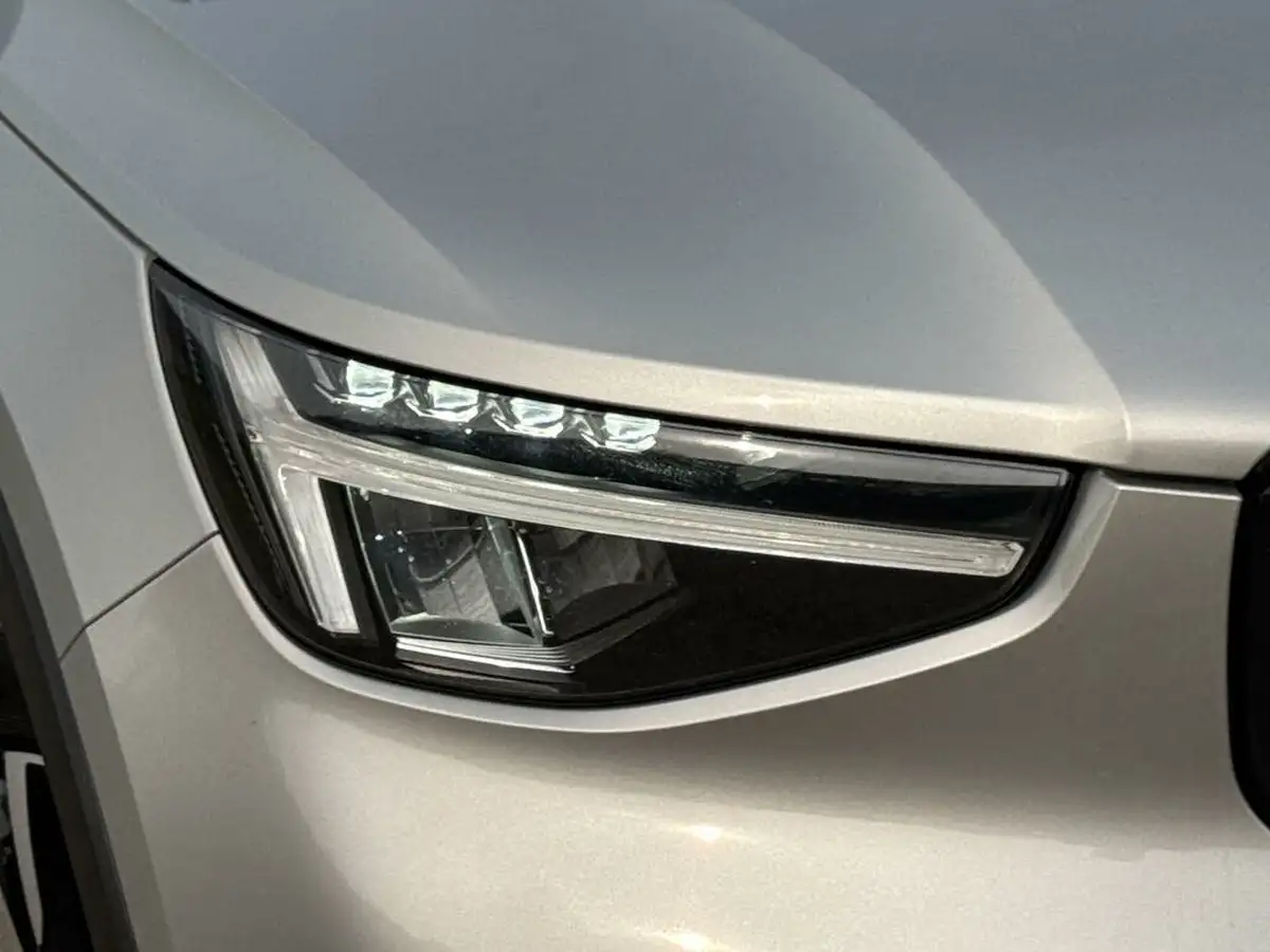 2022-volvo-xc40-20-b4-plus-awd-big-35