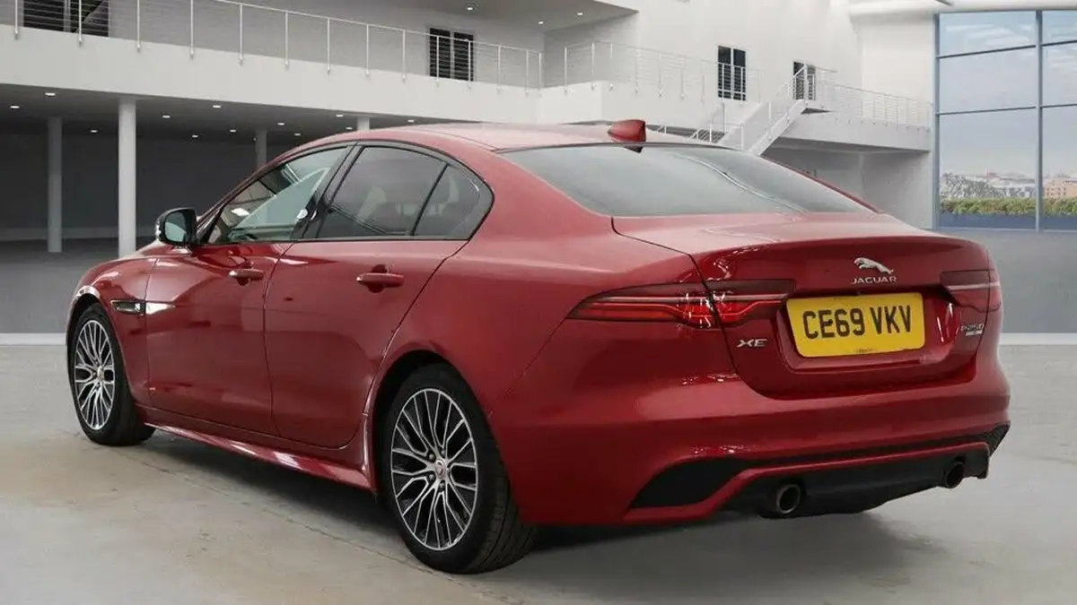 2019-jaguar-xe-20i-r-dynamic-s-250ps-big-6