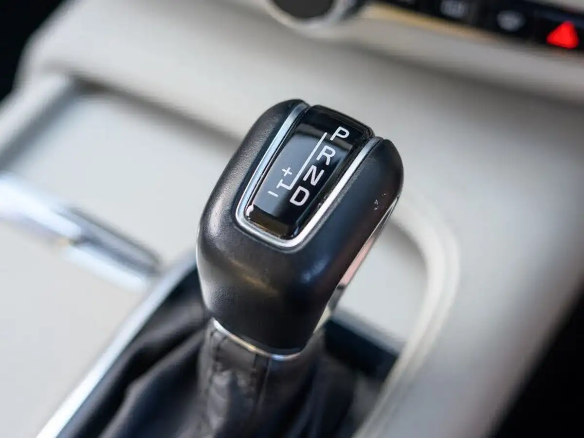 2019-volvo-s90-20-t4-momentum-big-15