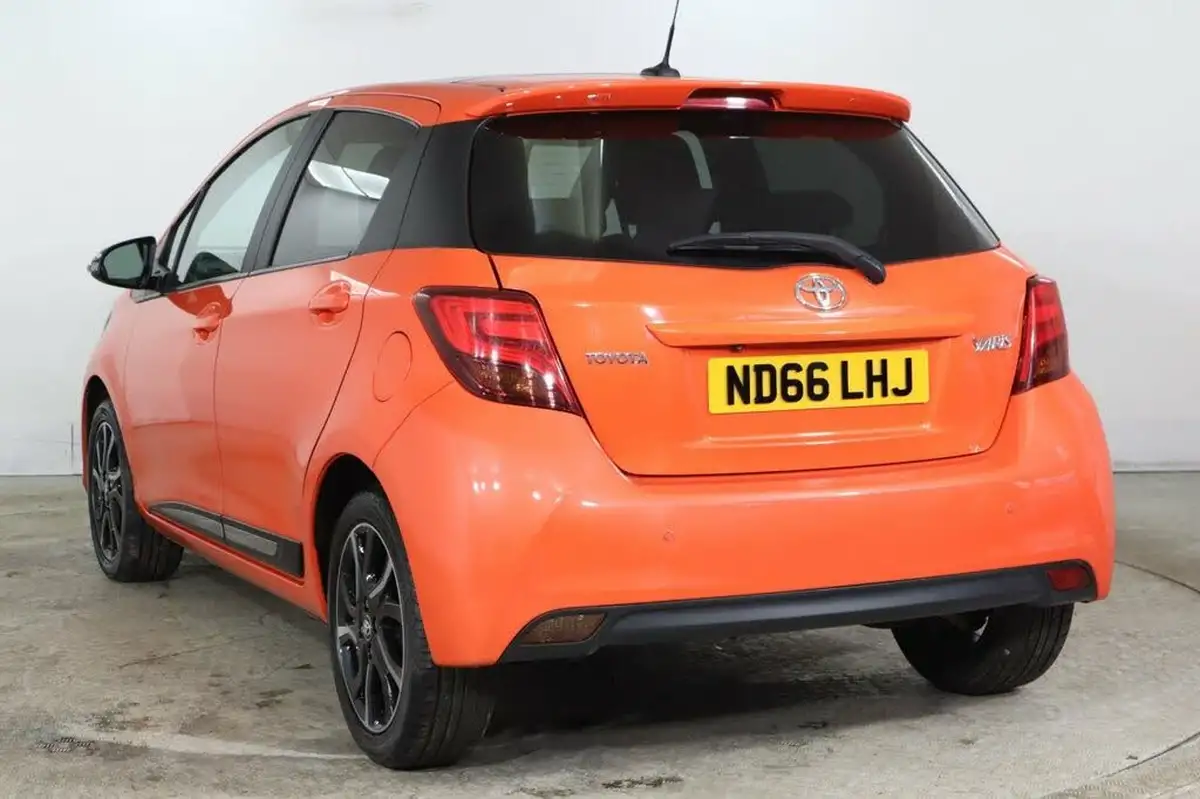 2016-toyota-yaris-133-orange-edition-big-3