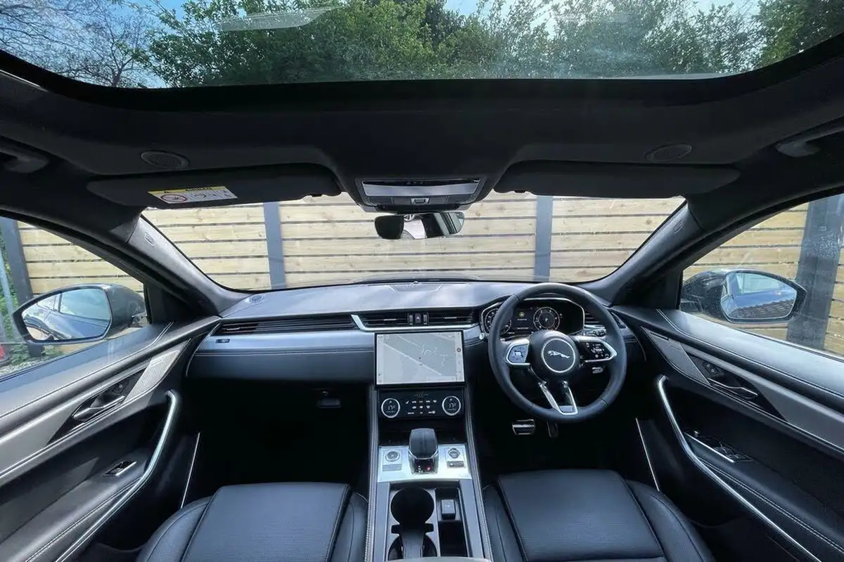 2024-jaguar-f-pace-20-d200-r-dynamic-se-black-big-2