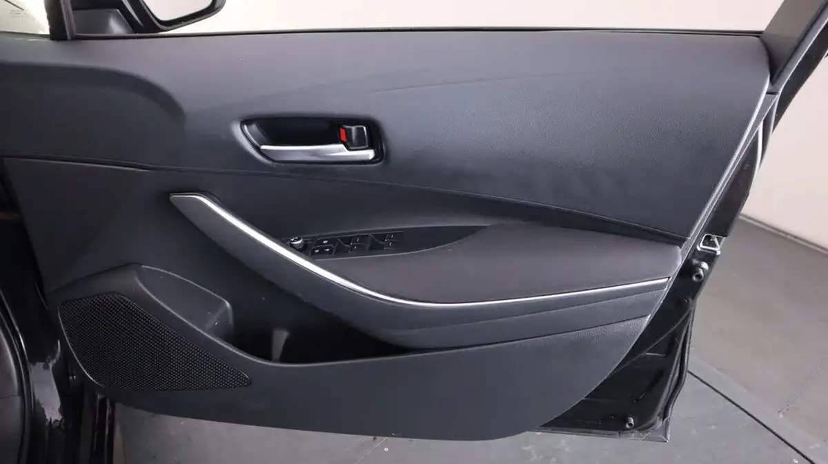 2022-toyota-corolla-18-vvt-i-icon-tech-trk-hatchback-5d-big-15