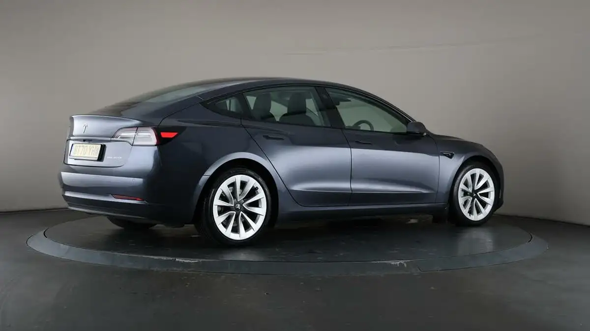 2020-tesla-model-3-e-long-range-big-7