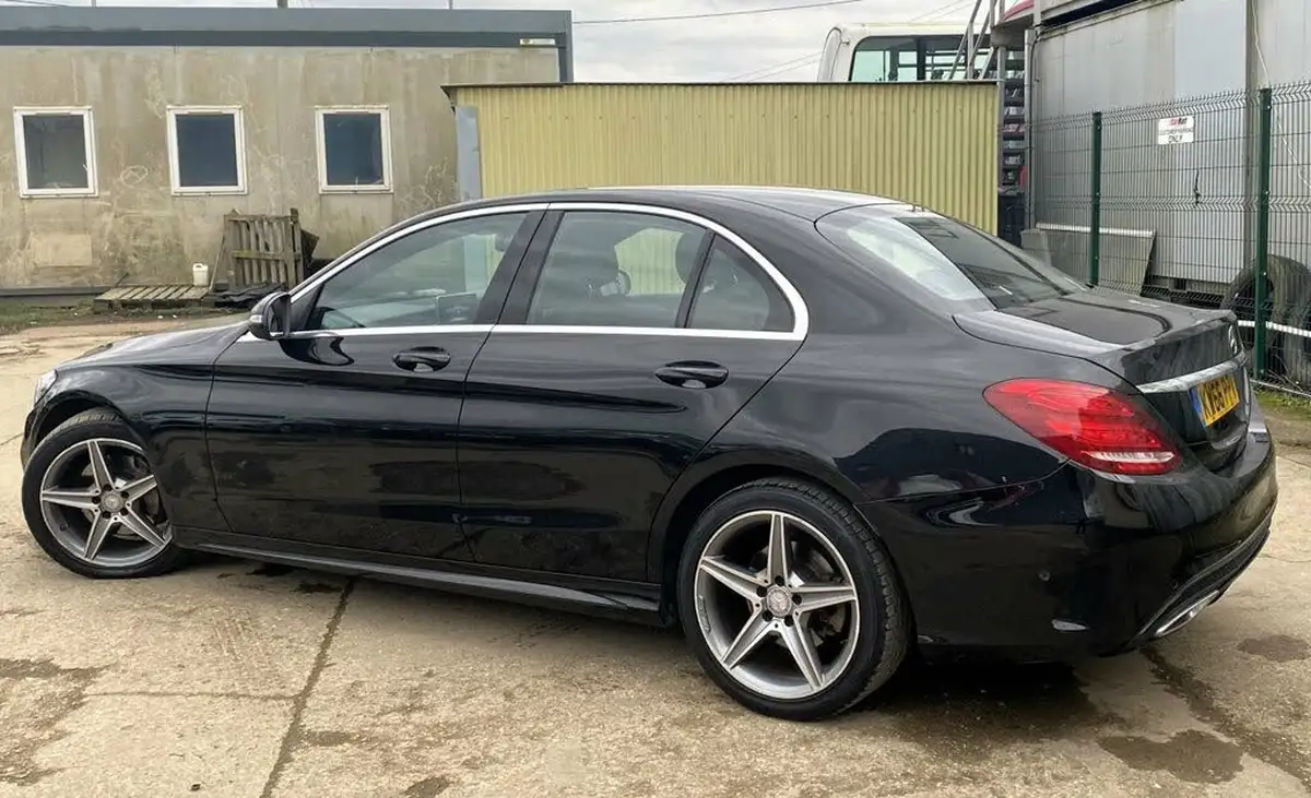 2016-mercedes-benz-c-class-21d-c220d-amg-line-170ps-ss-saloon-4d-auto-big-3