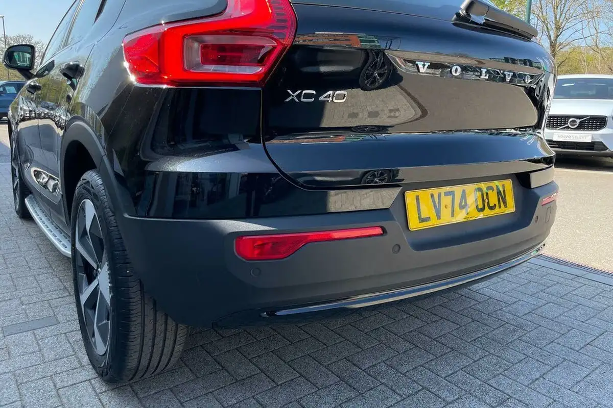 2024-volvo-xc40-20-b3-plus-big-16