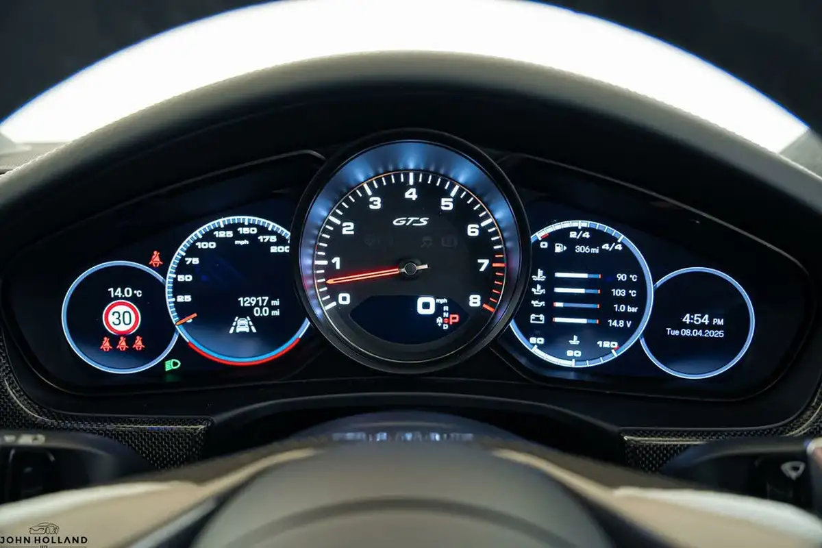 2023-porsche-panamera-40-gts-hatchback-big-40