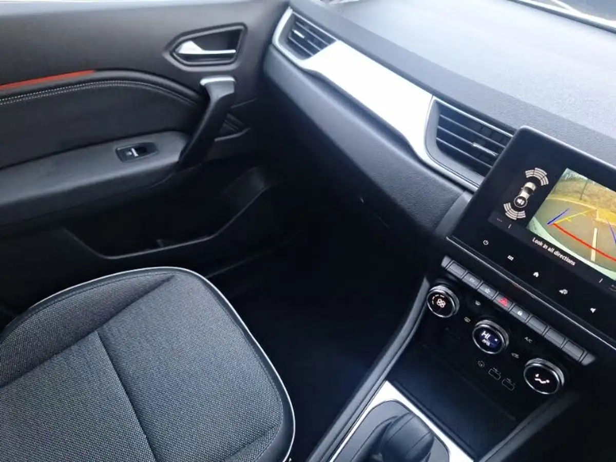 2023-renault-captur-16-techno-160ps-plug-in-big-13