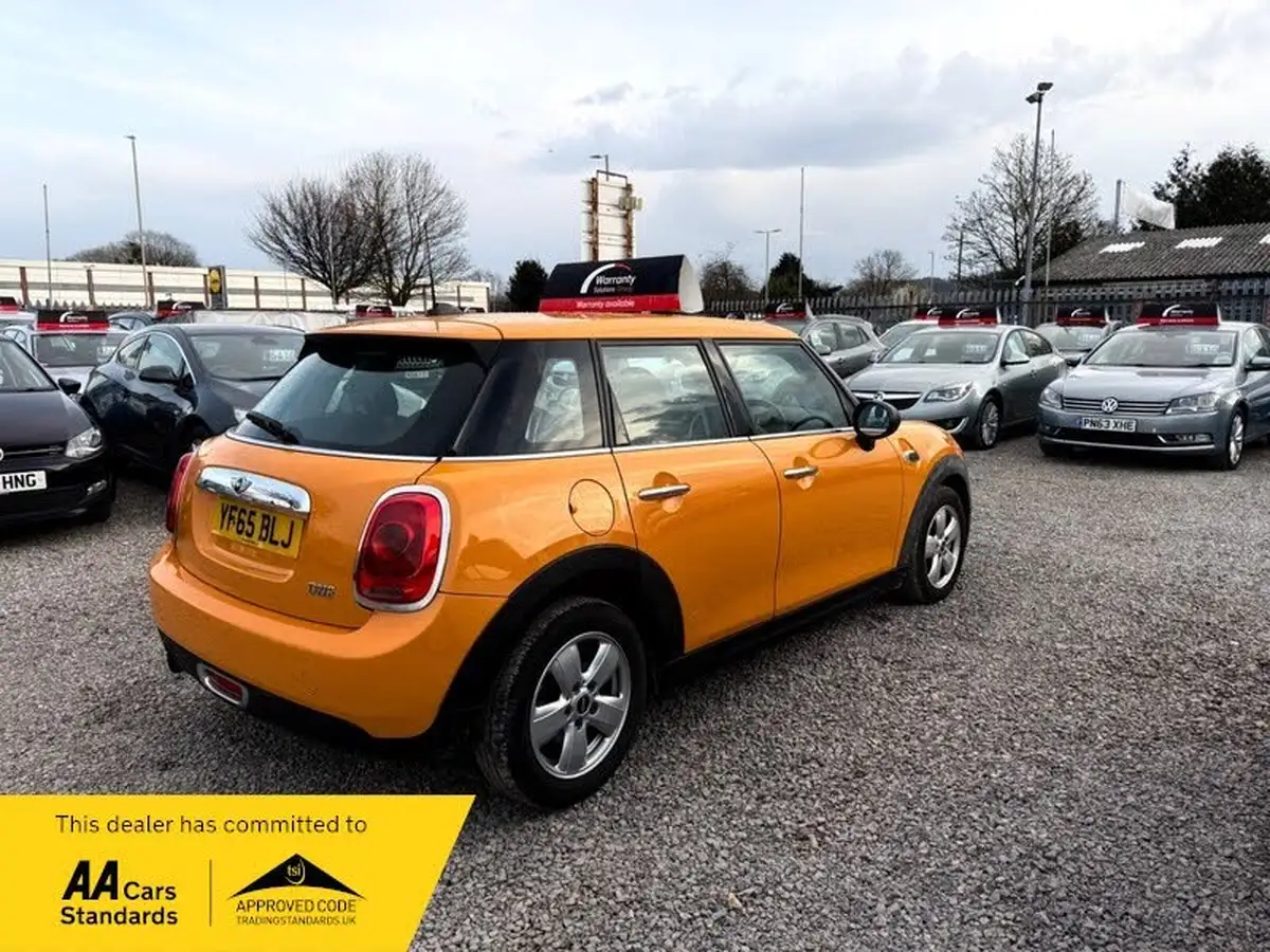 2015-mini-cooper-12-one-ss-5d-big-8