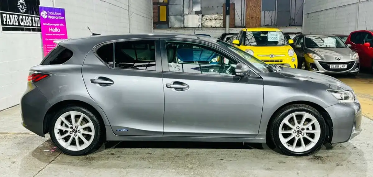 2013-lexus-ct-200h-18-advance-big-8