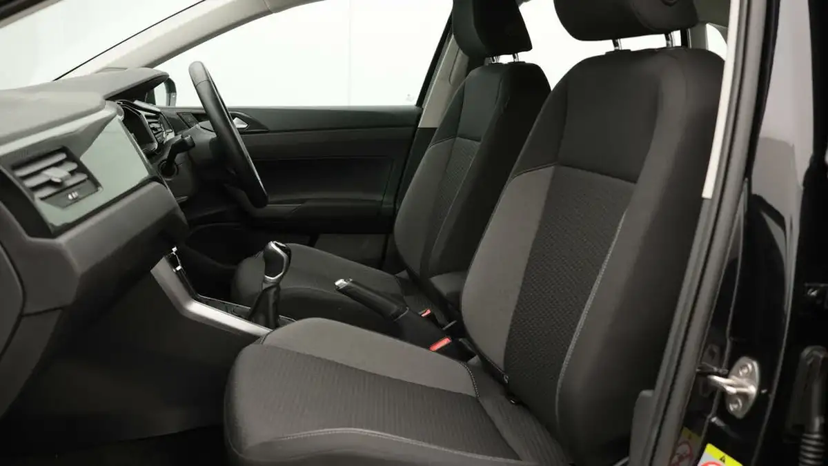 2024-volkswagen-polo-10-life-big-14