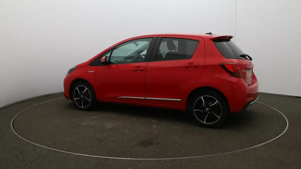 2017-toyota-yaris-15-vvt-i-design-bi-tone-hybrid-big-46