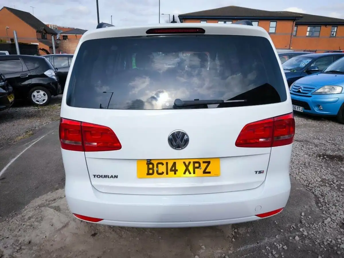 2014-volkswagen-touran-big-25