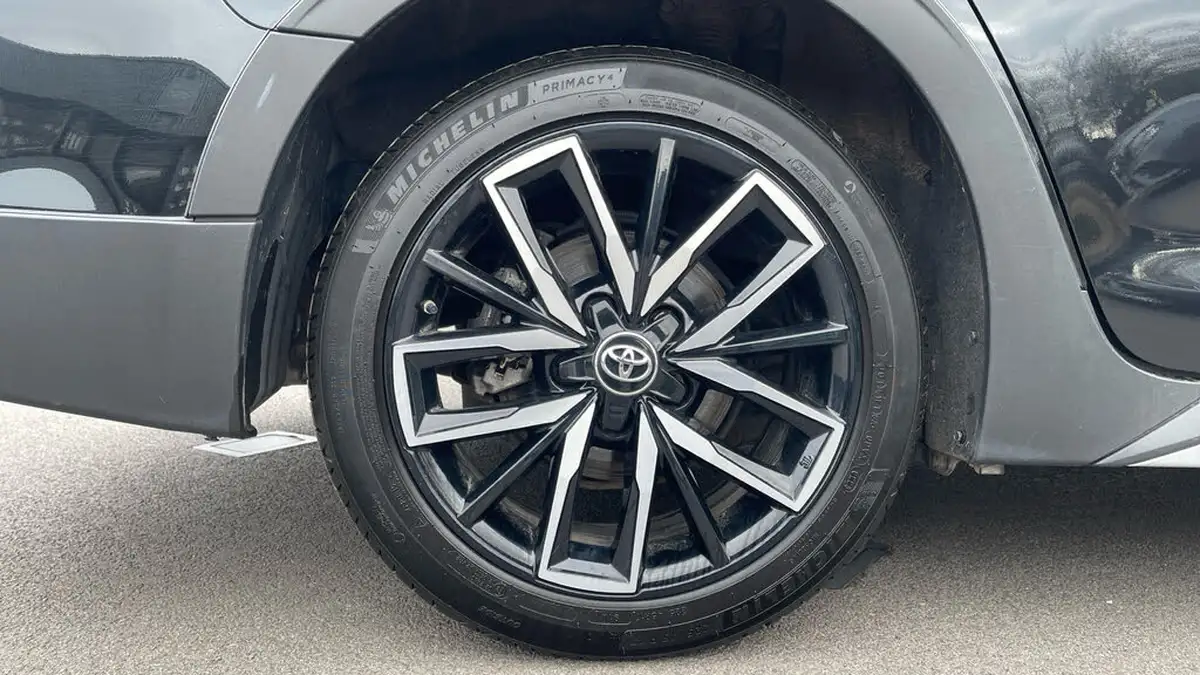 2021-toyota-corolla-18-vvt-i-trek-big-18