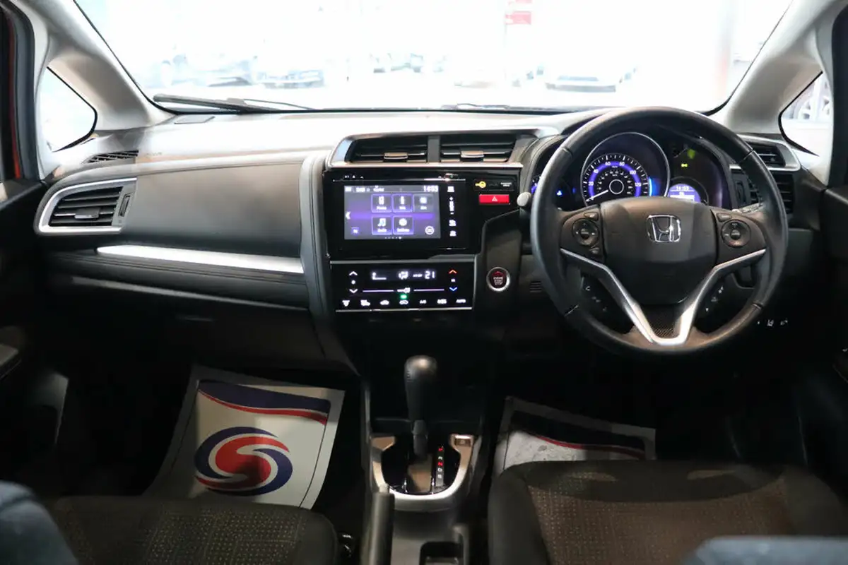 2017-honda-jazz-13-i-vtec-ex-cvt-big-2