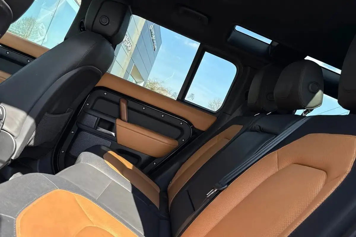 2023-land-rover-110-defender-30-d300-x-dynamic-hse-big-41