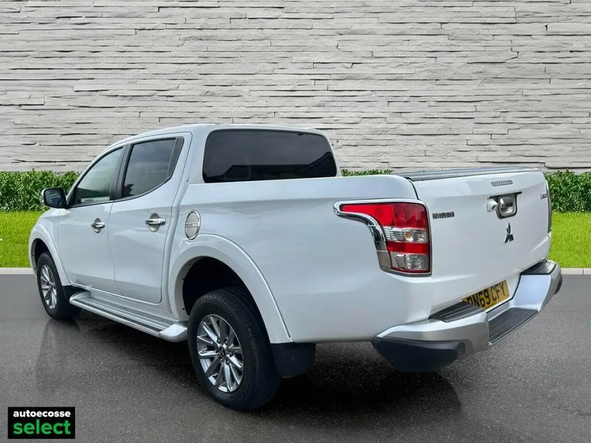 2018-mitsubishi-l200-24di-d-barbarian-eu6-big-5