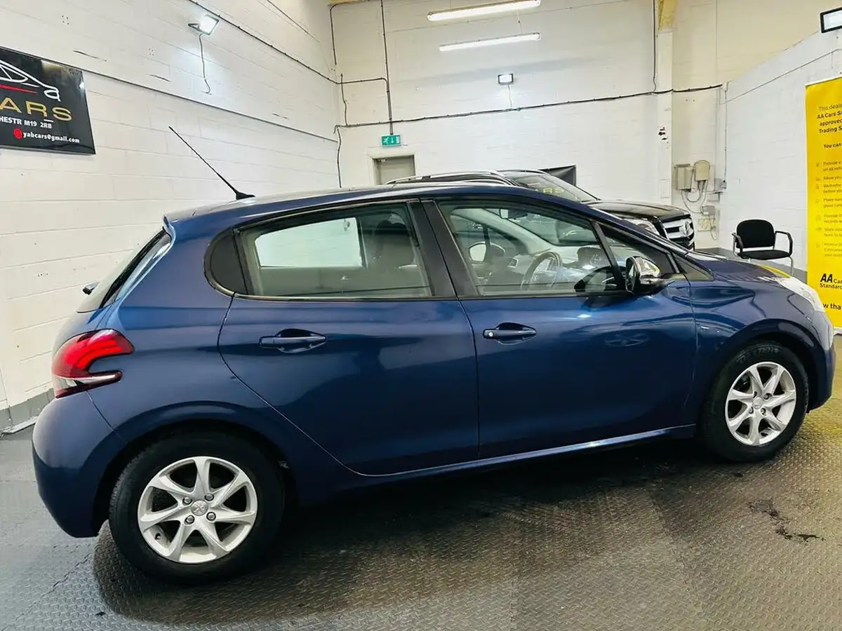 2016-peugeot-208-12-puretech-active-82bhp-5d-big-26