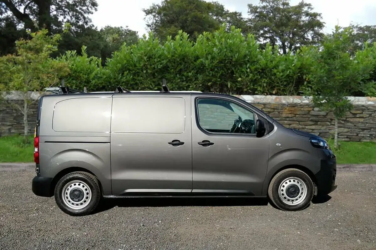 2022-vauxhall-vivaro-15td-2900-l1h1-dynamic-big-17