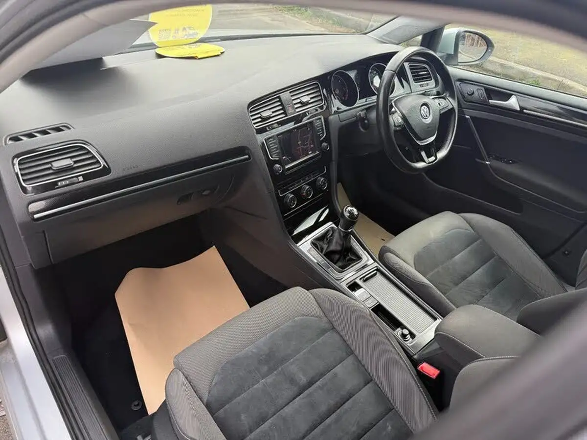 2015-volkswagen-golf-20tdi-gt-hatchback-5d-big-23