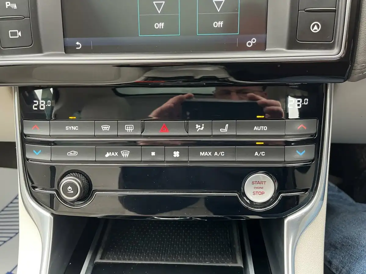 2018-jaguar-xe-20d-portfolio-180ps-1999cc-auto-big-24