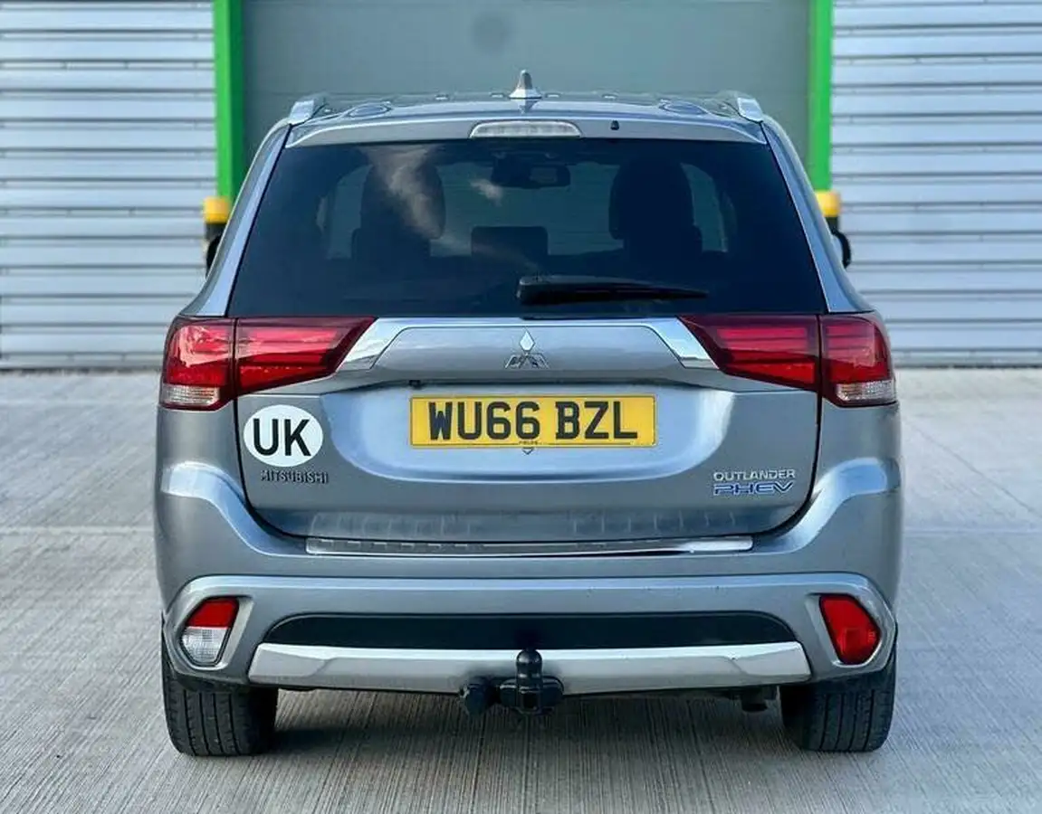 2016-mitsubishi-outlander-20-gx4h-phev-big-3