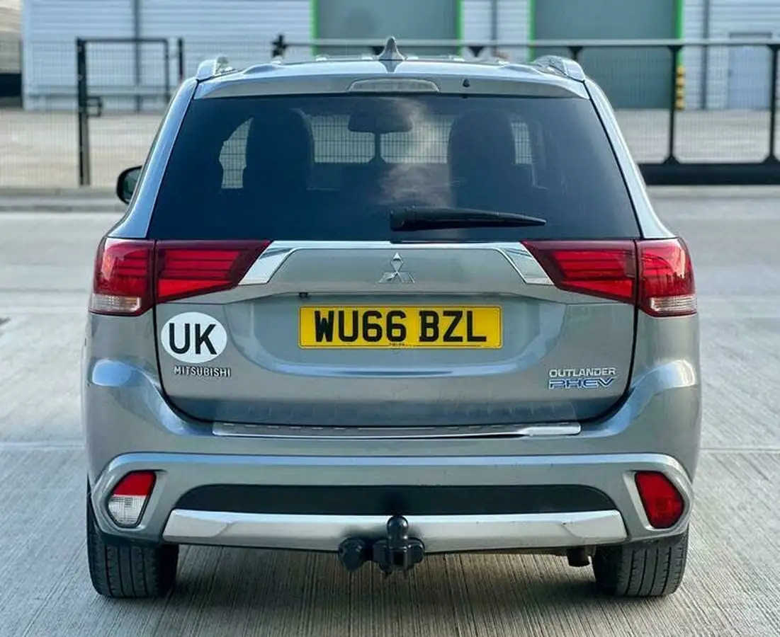 2016-mitsubishi-outlander-20-gx4h-phev-big-27