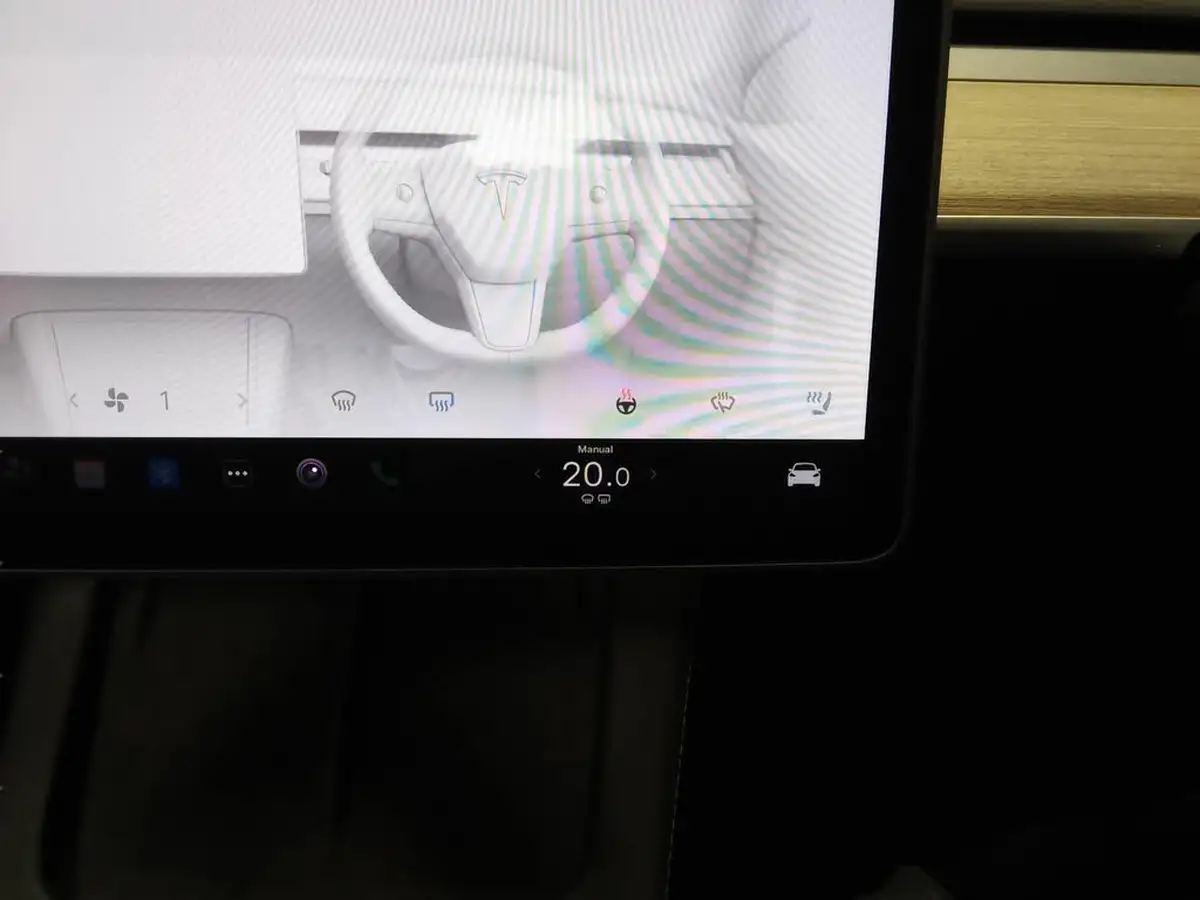 2022-tesla-model-y-e-long-range-big-26