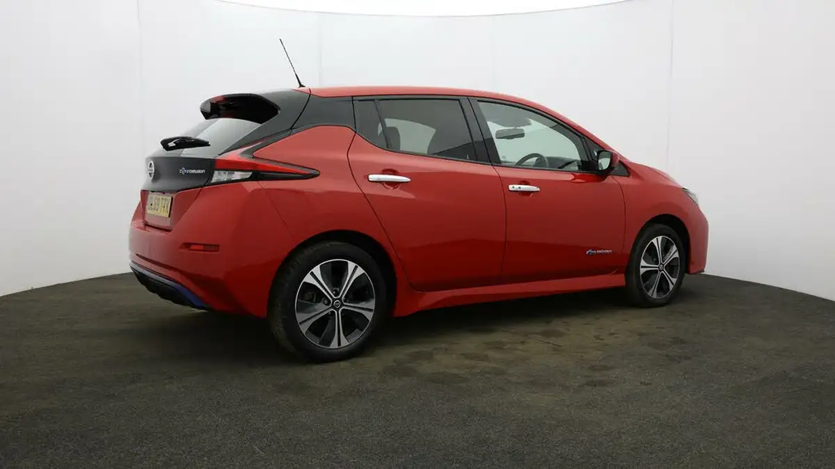 2020-nissan-leaf-e-e-tekna-big-50