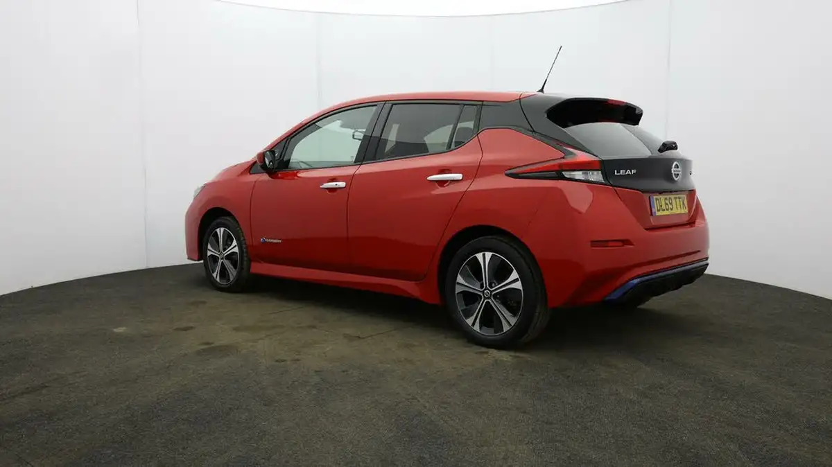 2020-nissan-leaf-e-e-tekna-big-4