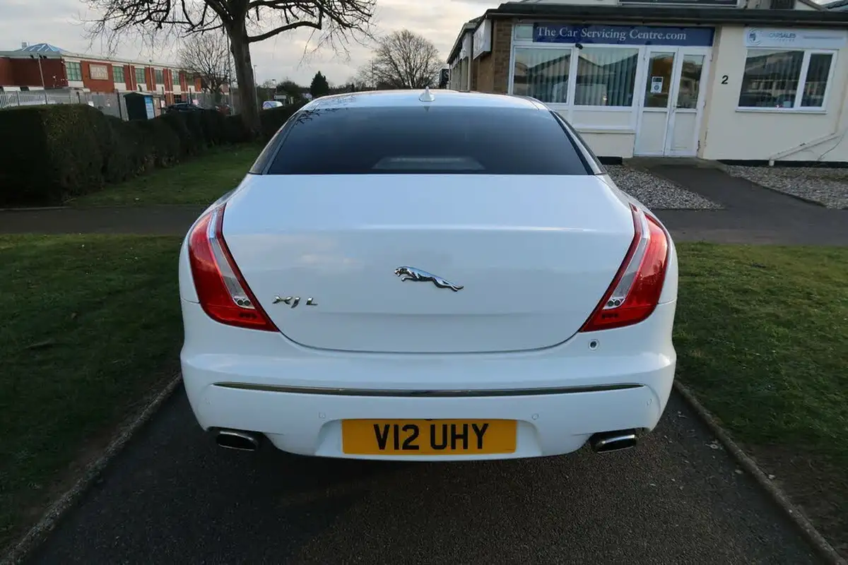 2015-jaguar-xj-series-30td-xj-portfolio-lwb-auto-big-11