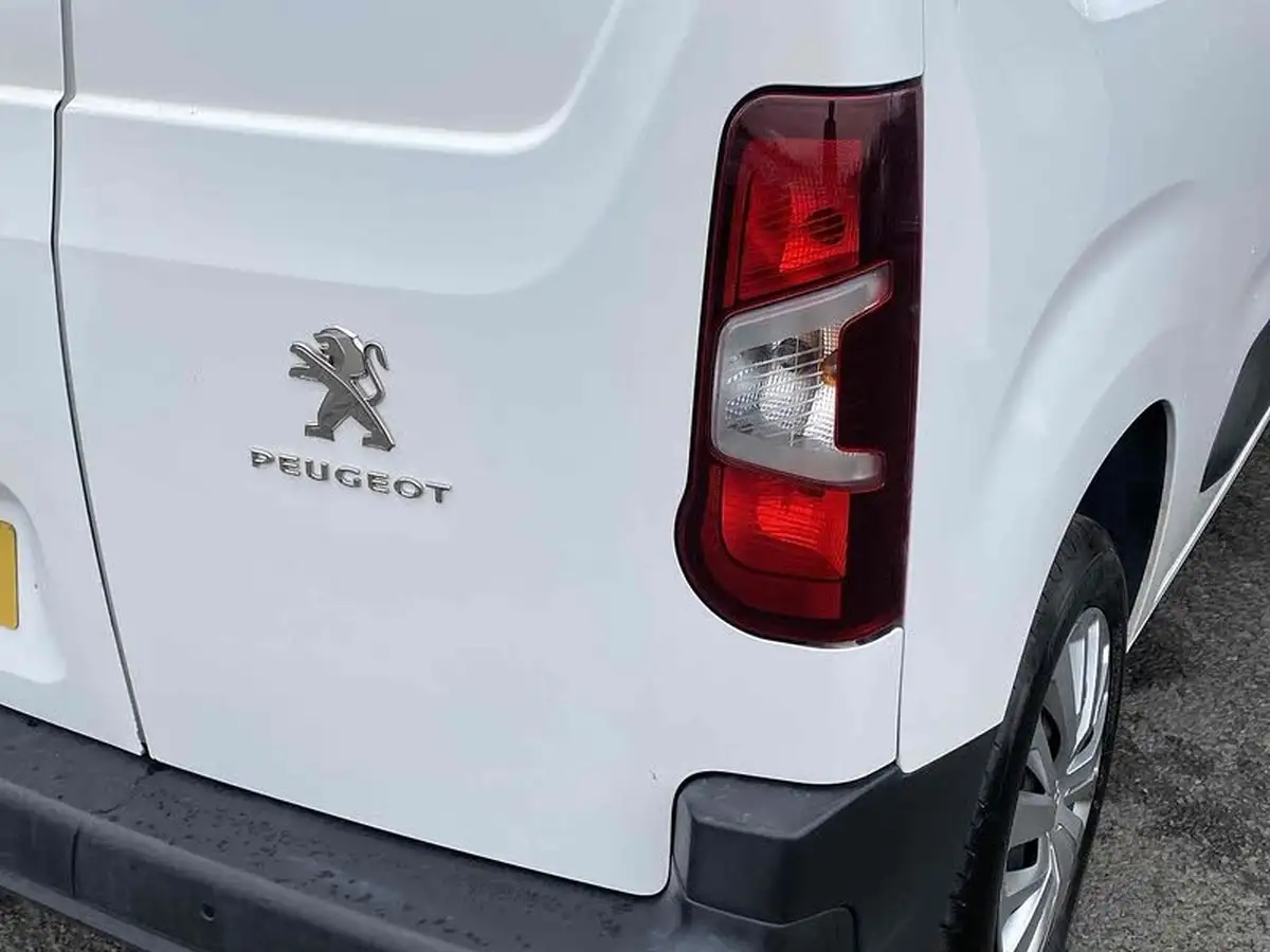 2019-peugeot-partner-15-bluehdi-1000-professional-100ps-eu6dt-panel-big-17