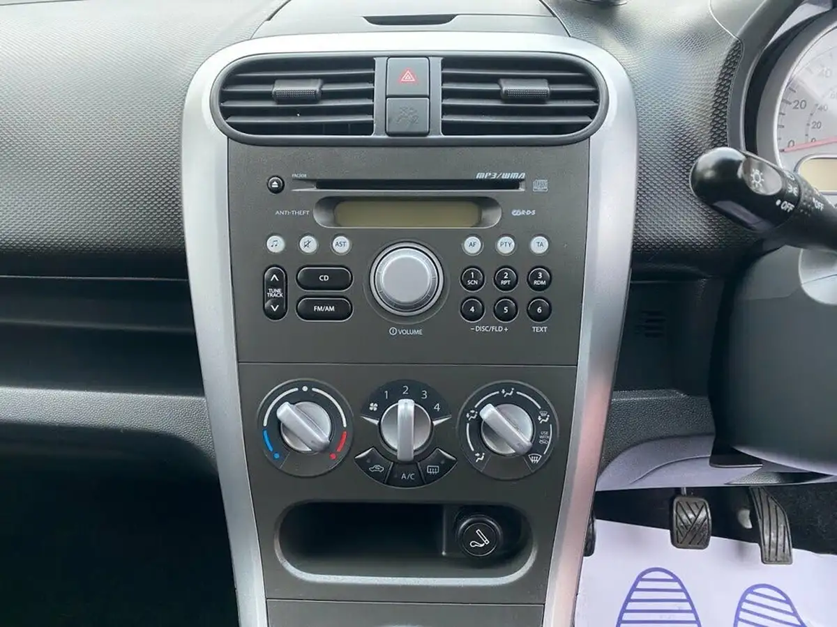 2009-suzuki-splash-12-gls-big-20