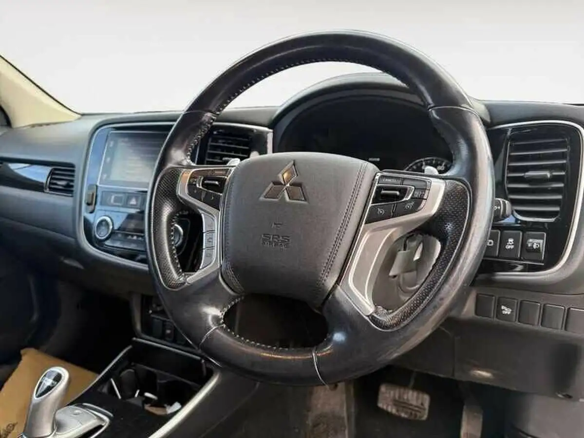 2018-mitsubishi-outlander-20-juro-phev-big-3