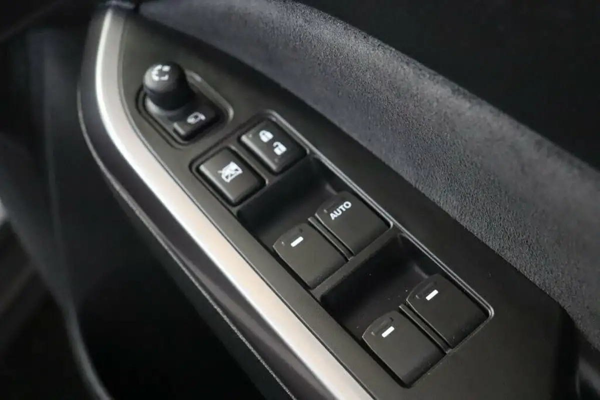 2023-suzuki-vitara-14-boosterjet-sz5-big-17