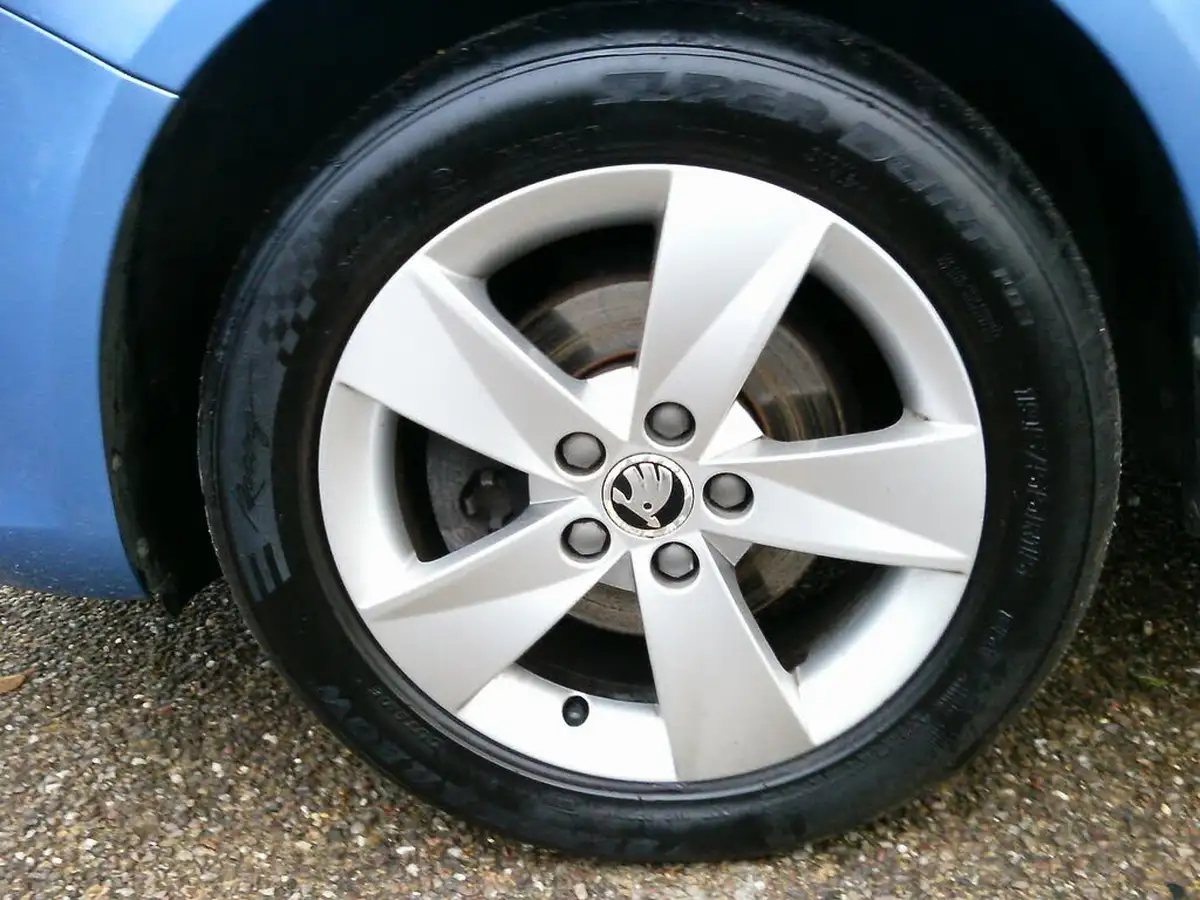 2013-skoda-fabia-12-se-70bhp-hatchback-1198cc-big-21