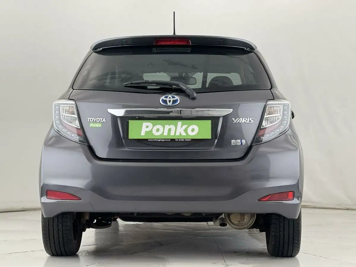 2014-toyota-yaris-15-vvt-i-trend-leather-hybrid-big-16