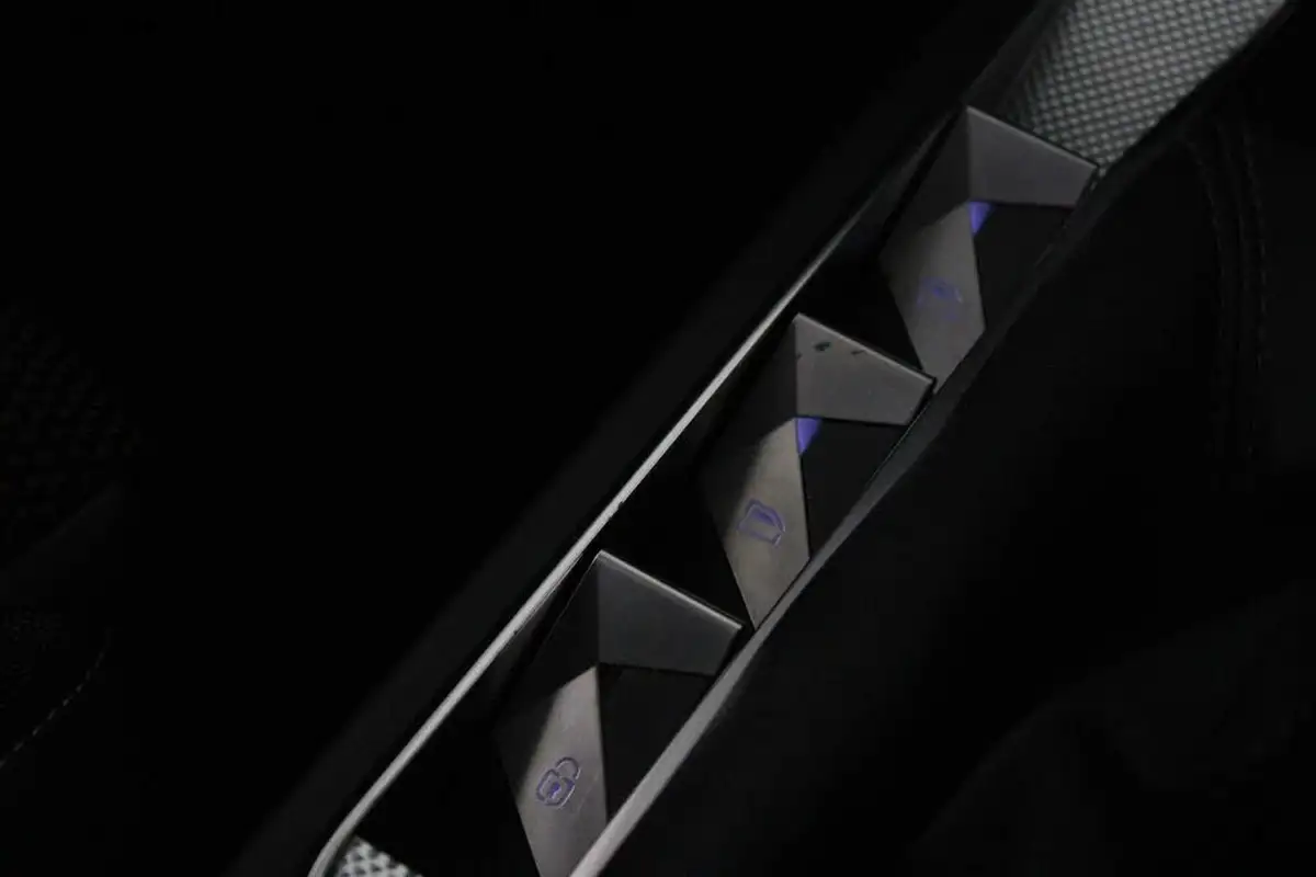 2021-ds-ds-3-crossback-12-puretech-prestige-100ps-big-26
