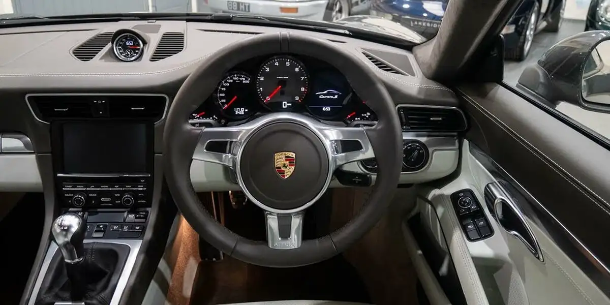 2012-porsche-911-38-carrera-s-400bhp-coupe-big-21