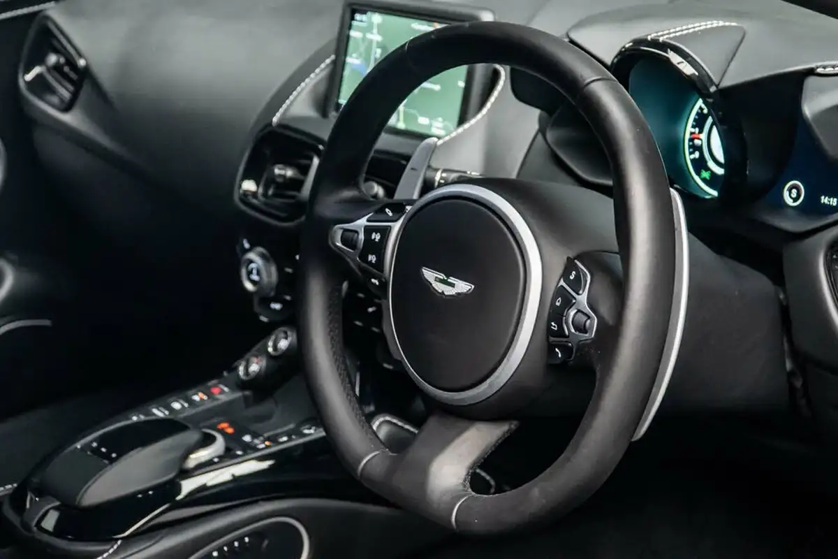 2021-aston-martin-vantage-big-28