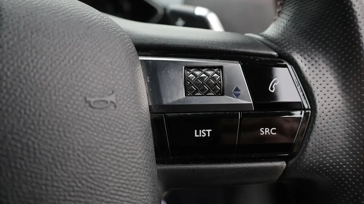 2019-ds-ds-3-crossback-12-puretech-performance-line-155ps-eat8-big-25