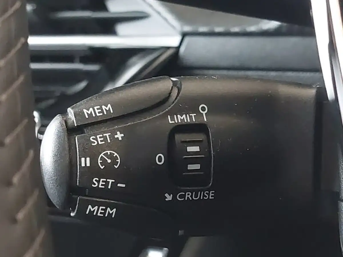 2023-peugeot-208-12-puretech-active-premium-75ps-big-15