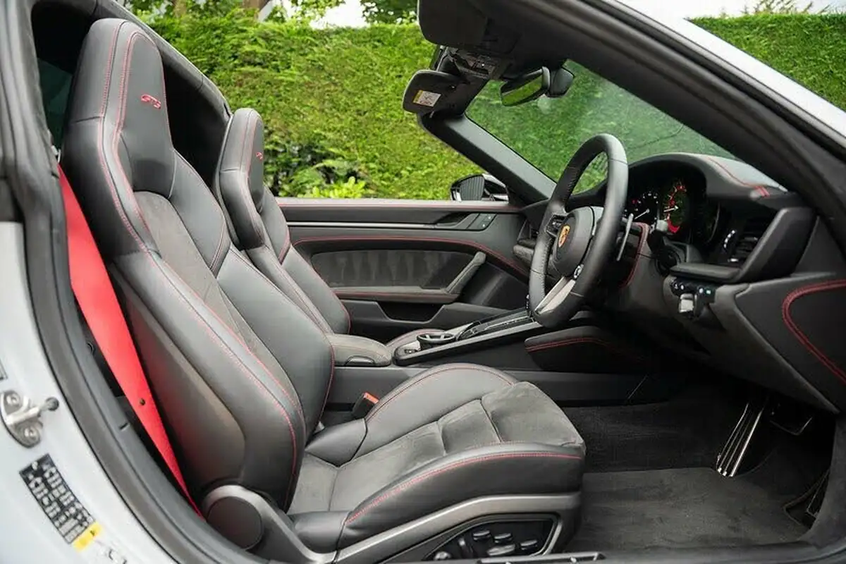 2023-porsche-911-30-targa-4-gts-pdk-big-25
