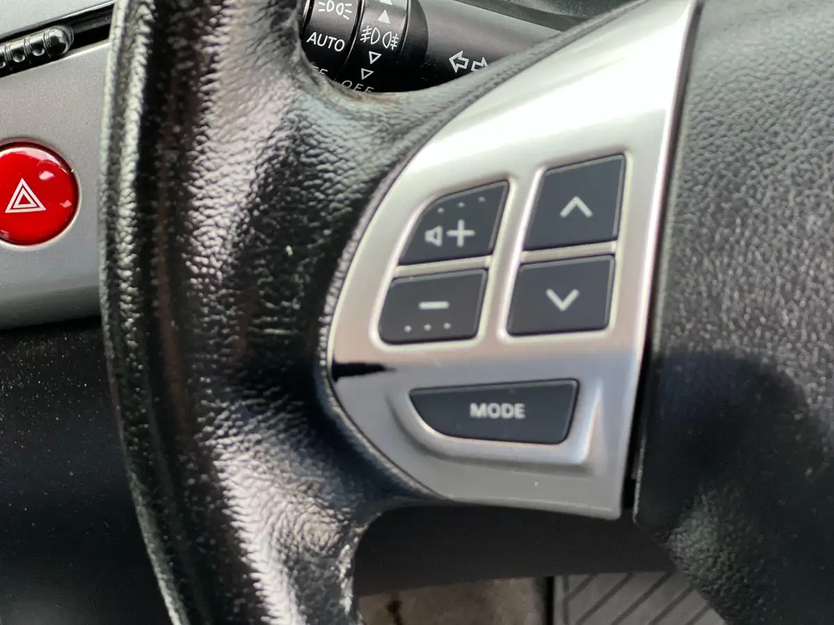 2014-mitsubishi-l200-25td-barbarian-auto-big-15
