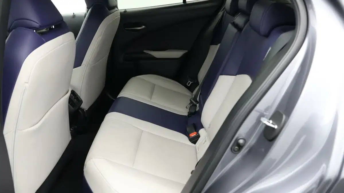 2021-lexus-ux-300e-e-ux-big-15