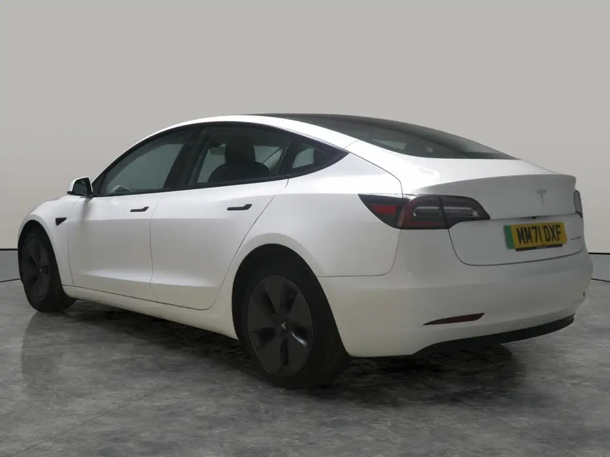 2022-tesla-model-3-e-long-range-big-15